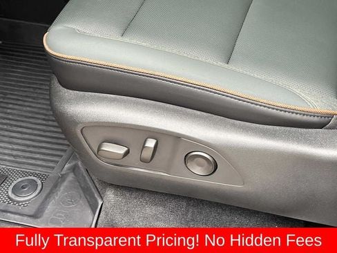Used 2025 GMC Acadia AT4 AWD/4WD image 30