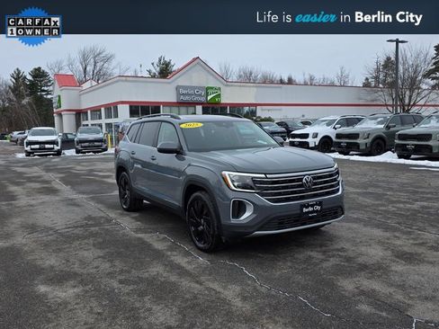 Used 2025 Volkswagen Atlas SE image 1