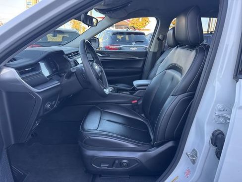 Used 2023 Jeep Grand Cherokee L Limited image 15