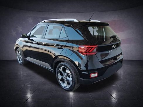 Used 2025 Hyundai Venue SEL FWD image 3