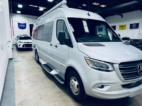 Used 2020 Mercedes-Benz Sprinter 3500 image 13