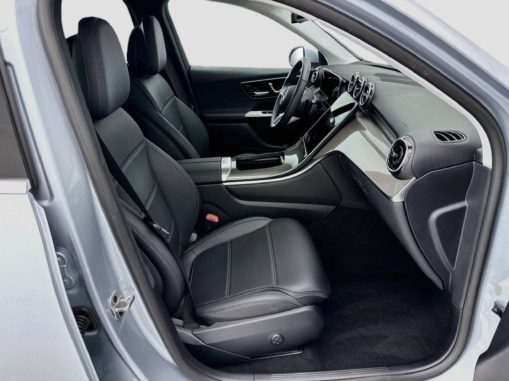 Used 2026 Mercedes-Benz GLC 300 image 18