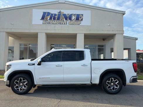 Used 2024 GMC Sierra 1500 SLT AWD/4WD image 2