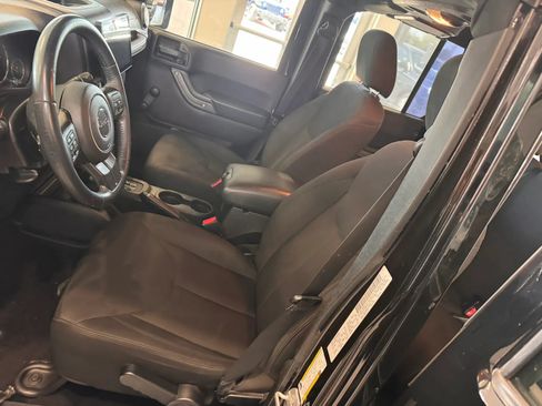 Used 2016 Jeep Wrangler Unlimited Sport w/ Connectivity Group AWD/4WD image 33