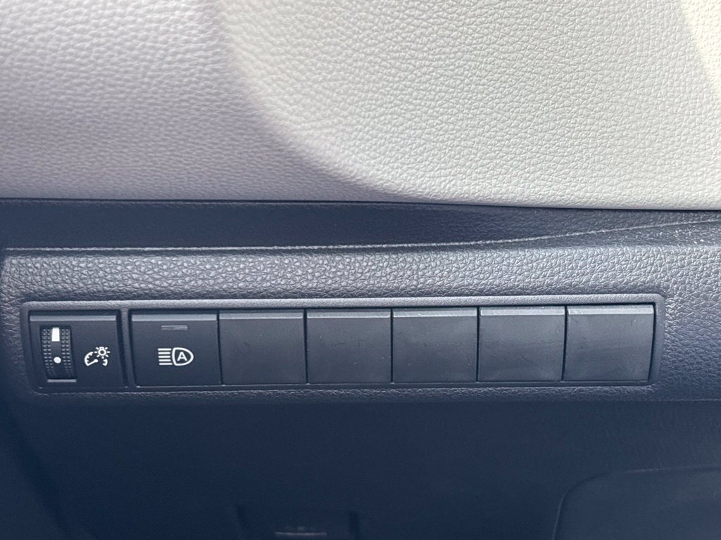 Used 2025 Toyota Corolla LE FWD image 23