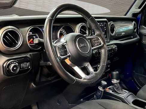 Used 2020 Jeep Wrangler Unlimited Sahara w/ Uconnect 4C Nav & Sound Group AWD/4WD image 11
