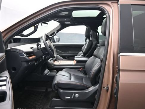 Certified 2025 Lincoln Navigator Black Label AWD/4WD image 10