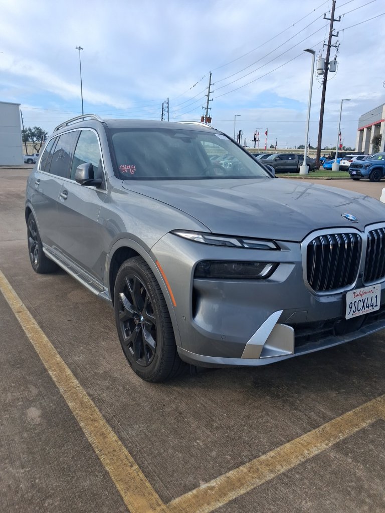 Used 2025 BMW X7 xDrive40i AWD/4WD image 2