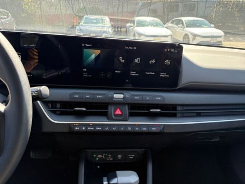 Used 2025 Kia K4 LXS image 17