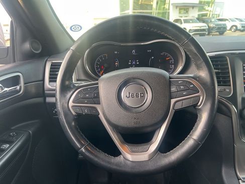 Used 2018 Jeep Grand Cherokee Laredo AWD/4WD image 25