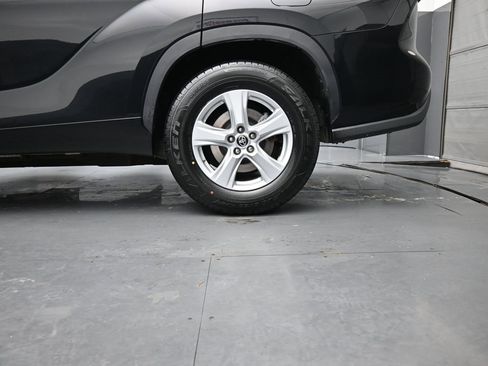 Used 2021 Toyota Highlander L image 15