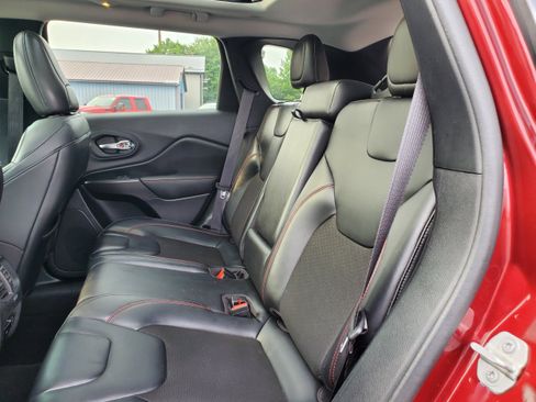 Used 2020 Jeep Cherokee Trailhawk w/ Comfort/Convenience Group AWD/4WD image 28