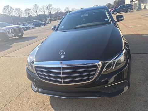 Used 2017 Mercedes-Benz E 300 4MATIC image 2