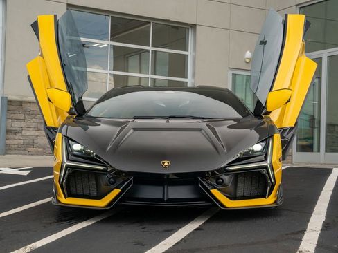 Used 2024 Lamborghini Revuelto AWD/4WD image 4