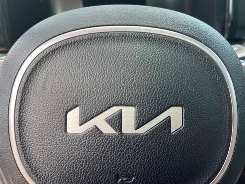 Used 2022 Kia Sorento S w/ Panoramic Sunroof Package FWD image 30