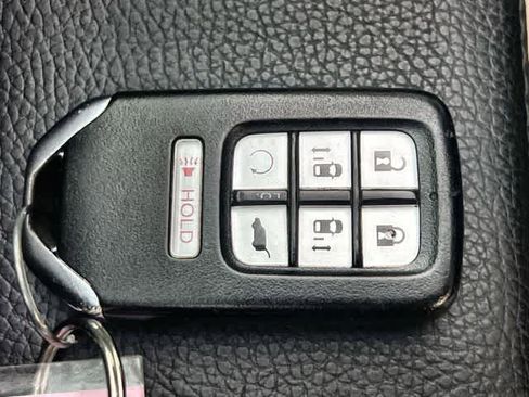 Used 2023 Honda Odyssey Touring image 21