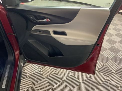 Used 2018 Chevrolet Equinox Premier image 36