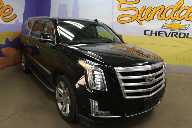 Used 2017 Cadillac Escalade ESV Premium Luxury AWD/4WD image 2