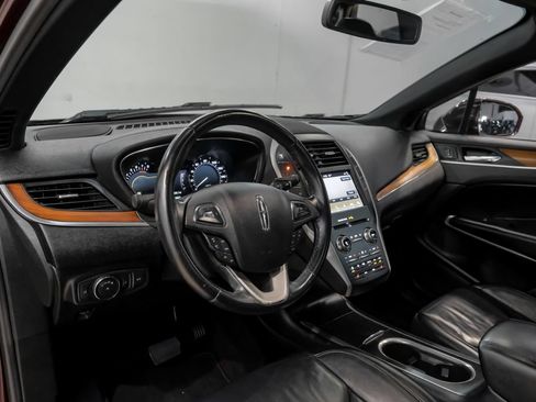 Used 2019 Lincoln MKC Select w/ Select Plus Package FWD image 3