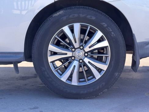 Used 2019 Nissan Pathfinder SV w/ Cargo Package FWD image 2