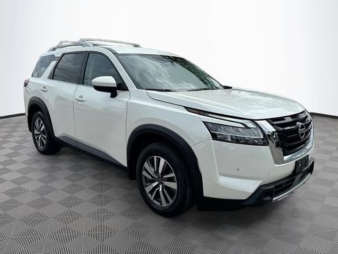 Used 2024 Nissan Pathfinder SL AWD/4WD image 4