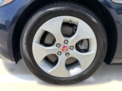 Used 2018 Jaguar XE RWD image 10