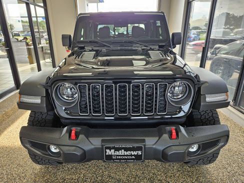 Used 2025 Jeep Gladiator Rubicon w/ Convenience Group AWD/4WD image 6