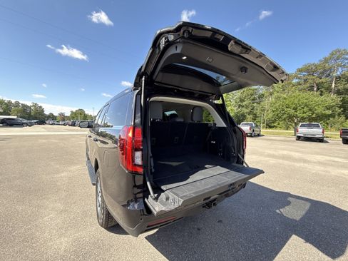 Used 2025 Ford Expedition Active AWD/4WD image 10