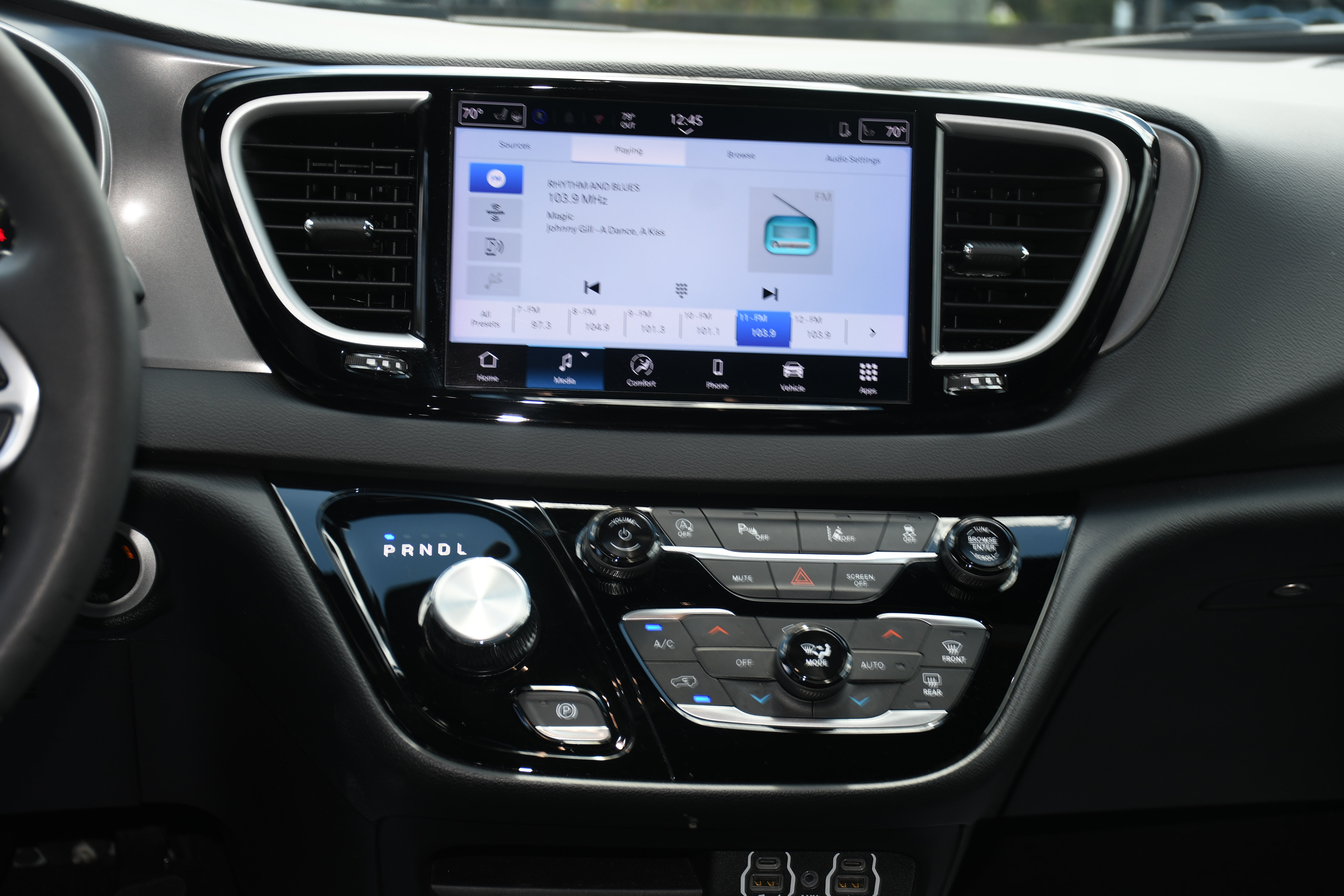 Used 2025 Chrysler Pacifica Select FWD image 17