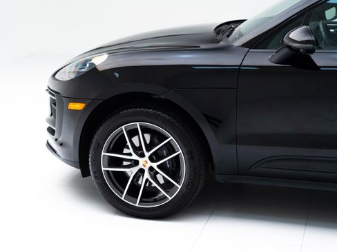 Certified 2026 Porsche Macan AWD/4WD image 11