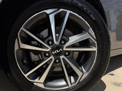 Used 2024 Kia Forte LXS FWD image 9