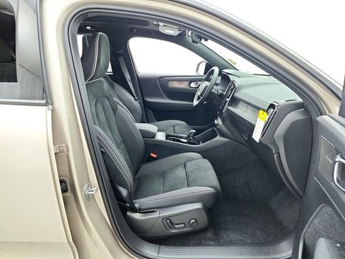 Used 2023 Volvo XC40 Recharge Ultimate w/ Protection Package Premier AWD/4WD image 15