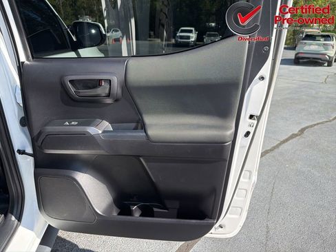 Used 2020 Toyota Tacoma TRD Off-Road AWD/4WD image 23