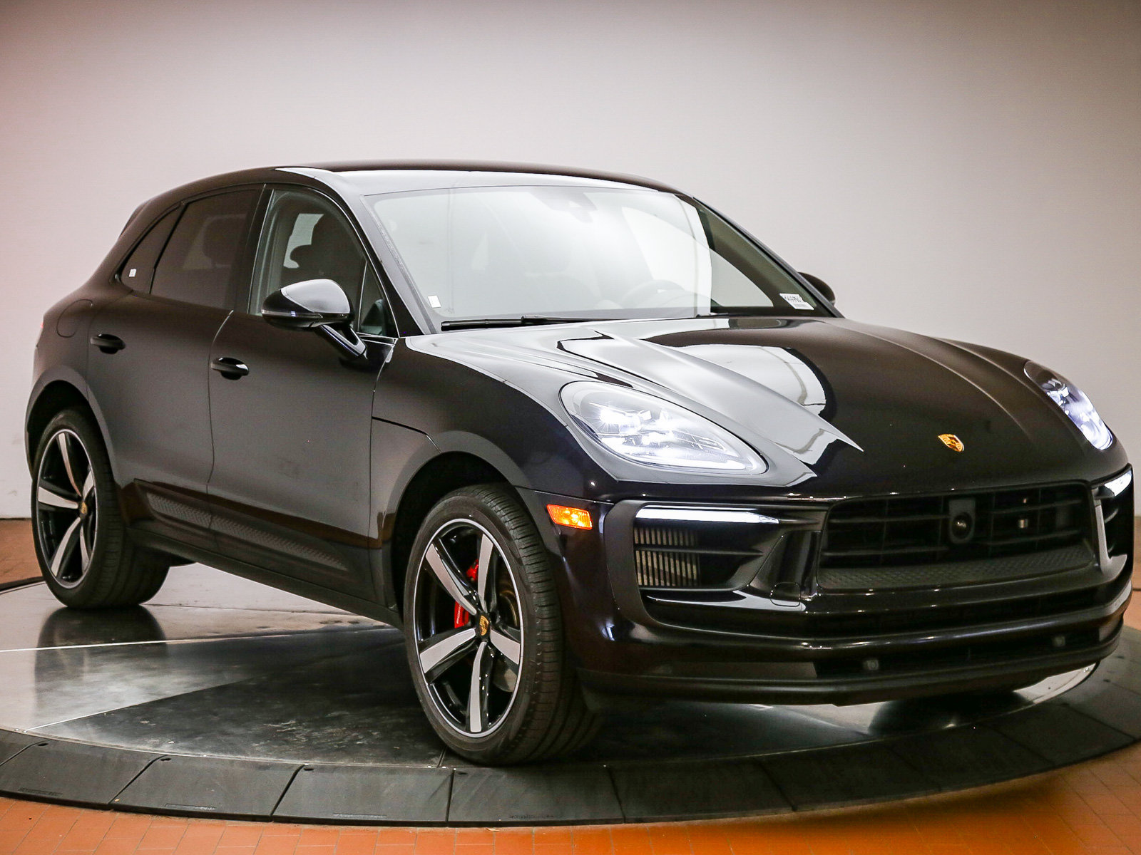 Certified 2023 Porsche Macan S AWD/4WD image 9