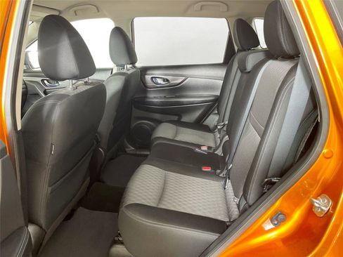 Used 2018 Nissan Rogue SV image 11