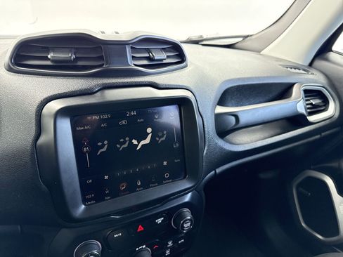 Used 2020 Jeep Renegade Latitude w/ UConnect 8.4 Nav Group image 17