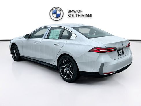New 2026 BMW 530i w/ Convenience Package RWD image 4