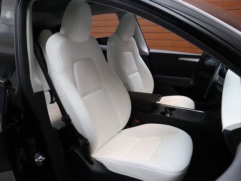 Used 2023 Tesla Model Y Performance image 34