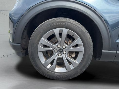 Used 2022 Ford Explorer XLT w/ Equipment Group 202A AWD/4WD image 28