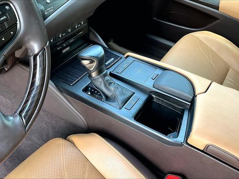 Used 2020 Lexus ES 350 Ultra Luxury w/ Accessory Package 2 FWD image 17