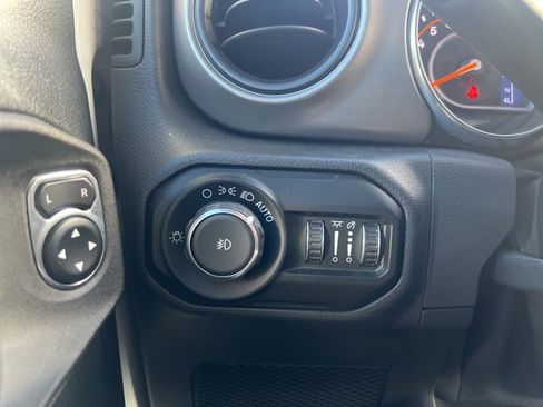 Used 2021 Jeep Wrangler Sport S image 12