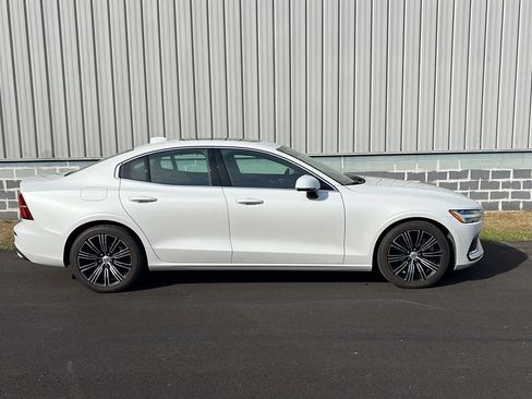 Used 2021 Volvo S60 T8 Inscription image 4
