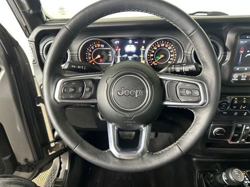 Used 2018 Jeep Wrangler Unlimited Sahara image 13