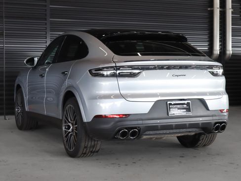 Certified 2023 Porsche Cayenne Coupe image 3