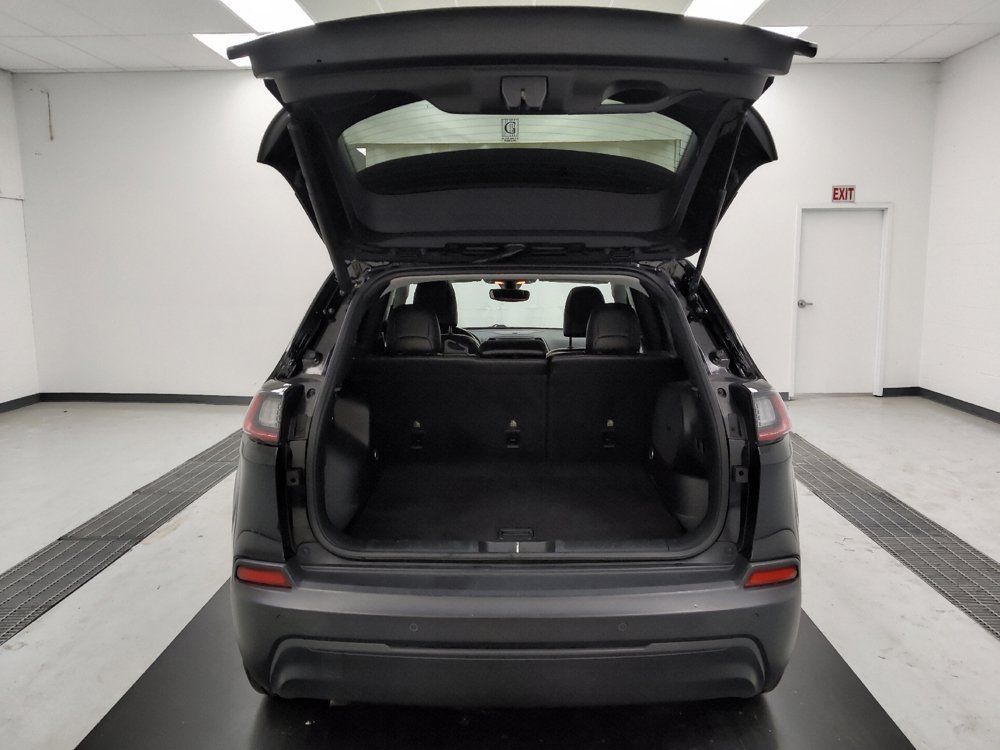 Used 2019 Jeep Cherokee Latitude Plus w/ Comfort/Convenience Group FWD image 29