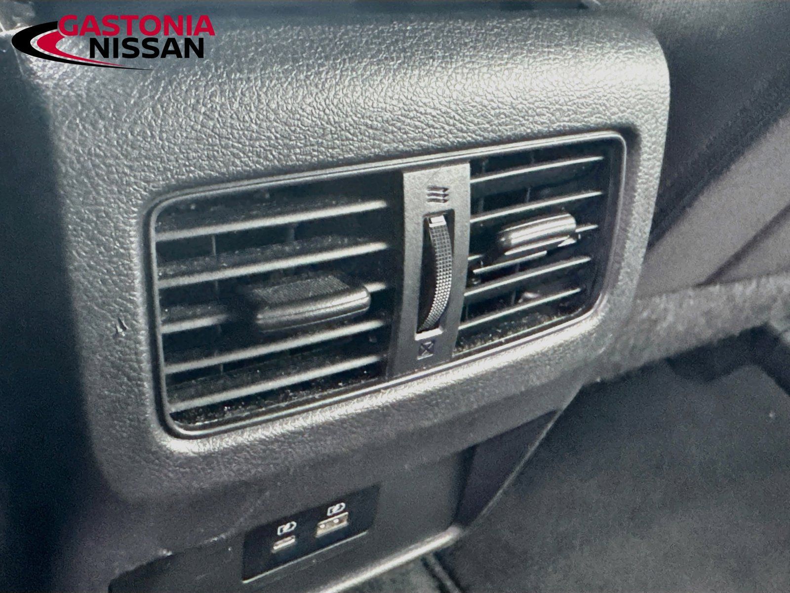 Used 2023 Nissan Rogue SV FWD image 33