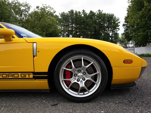 Used 2005 Ford GT RWD image 21
