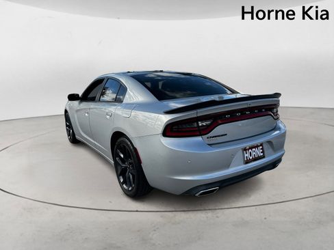 Used 2019 Dodge Charger SXT image 5