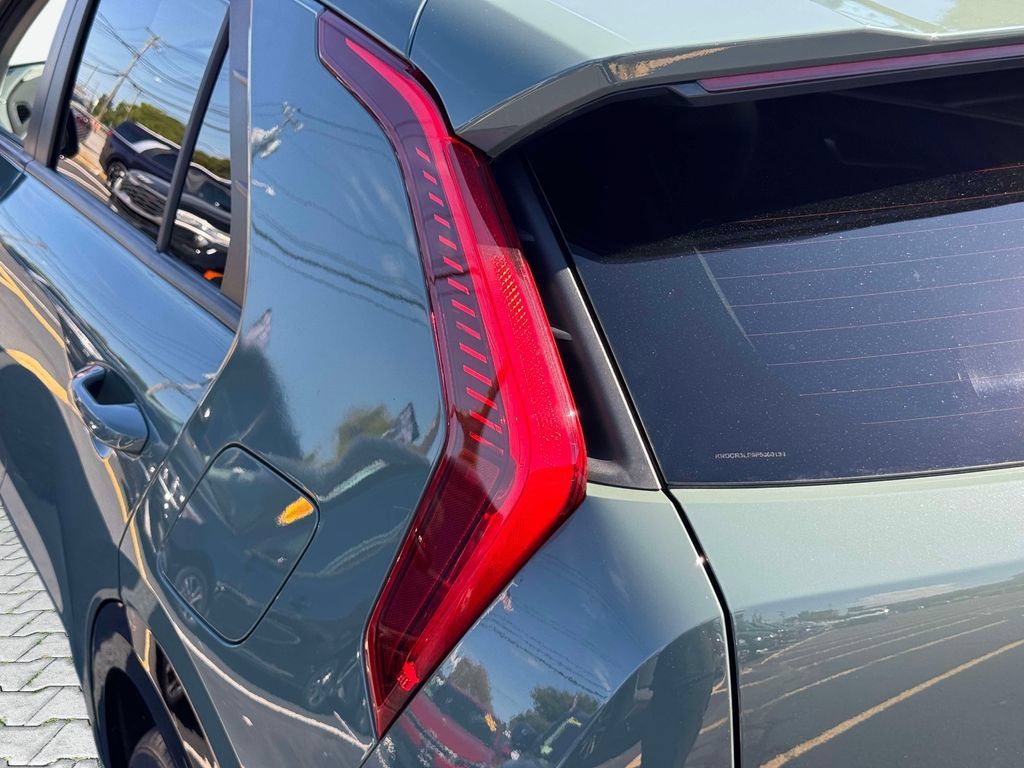 Certified 2023 Kia Niro EX Touring FWD image 10
