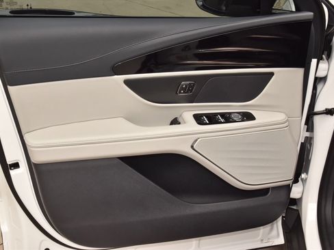 New 2026 Lincoln Nautilus Premier AWD/4WD image 36